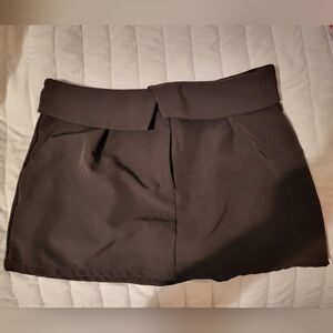 Black skirt/skort